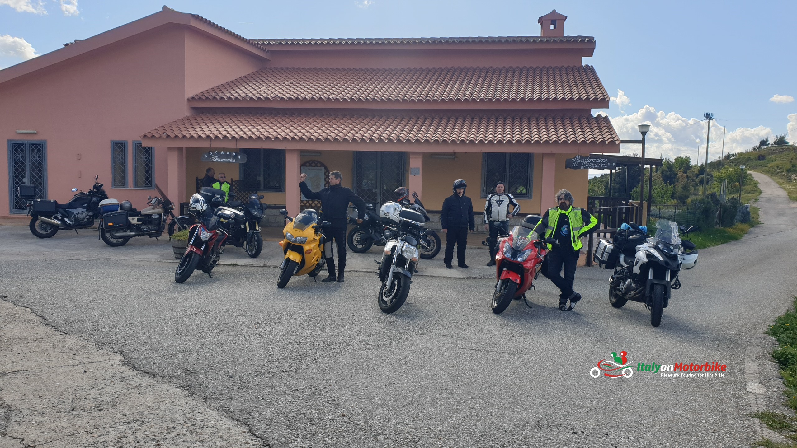 A break on a motorcycle guided tour with a local 